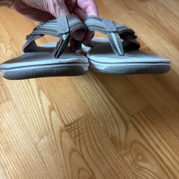 Clarks Collection Beige Taupe Sandals Breeze Sea Slip On Thong Womens Size 10 M - Picture 10 of 10